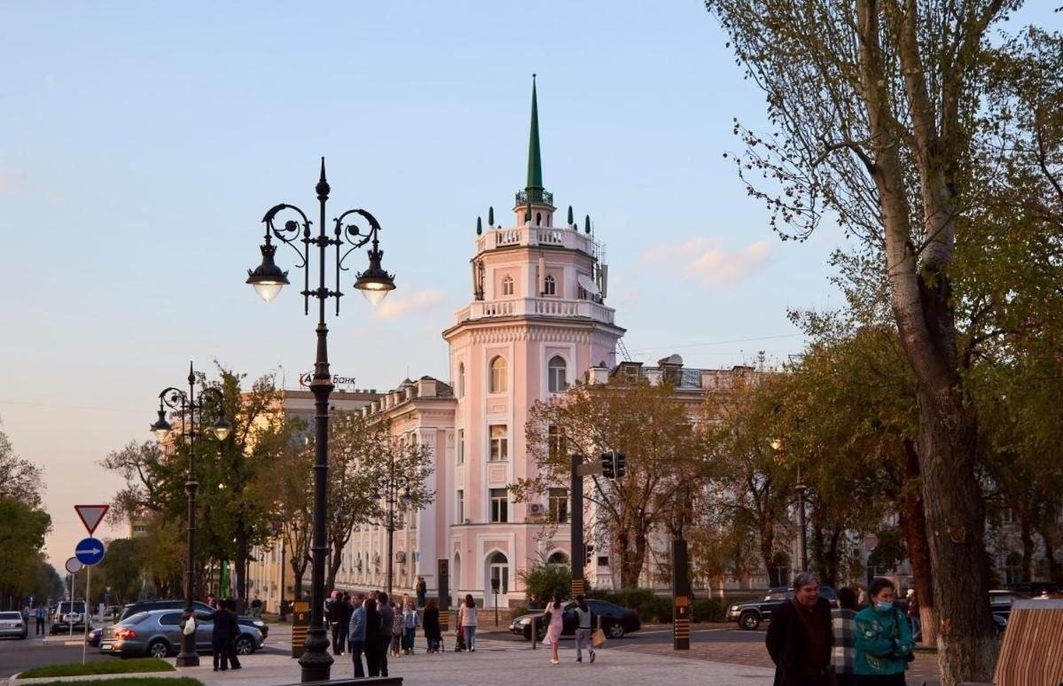 Nadezhda Apartments On Zhibek Zholy Avenue 33 Алмати Екстер'єр фото